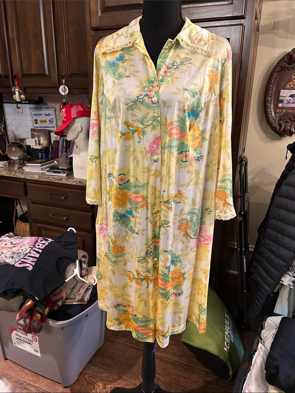 1960’s Vanity Fair Sz 34 Floral Button-Front Satin Housecoat in Yellow & Pastels